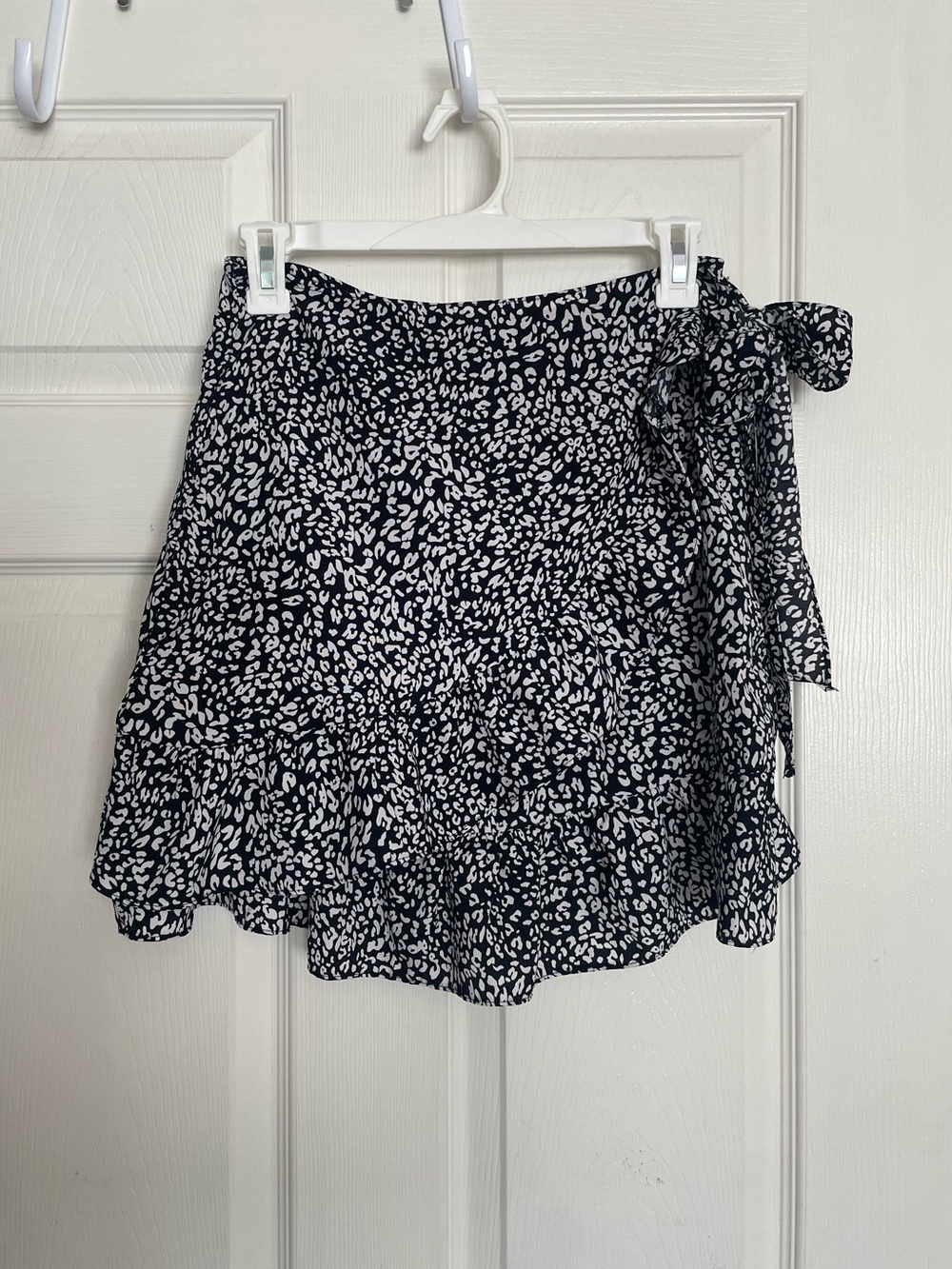 Just Quella Size 8-10 Black & White Leopard Wrap Mini Skirt
